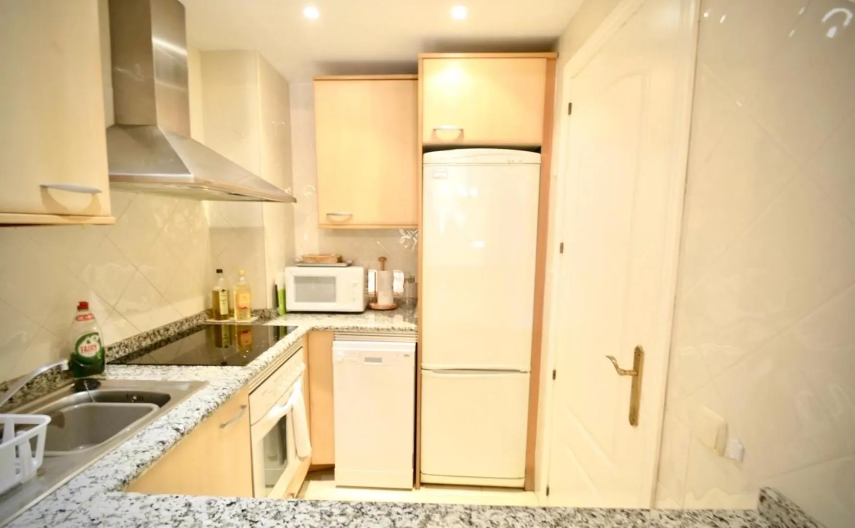 Marbella 2-Bed Apartment ספרד