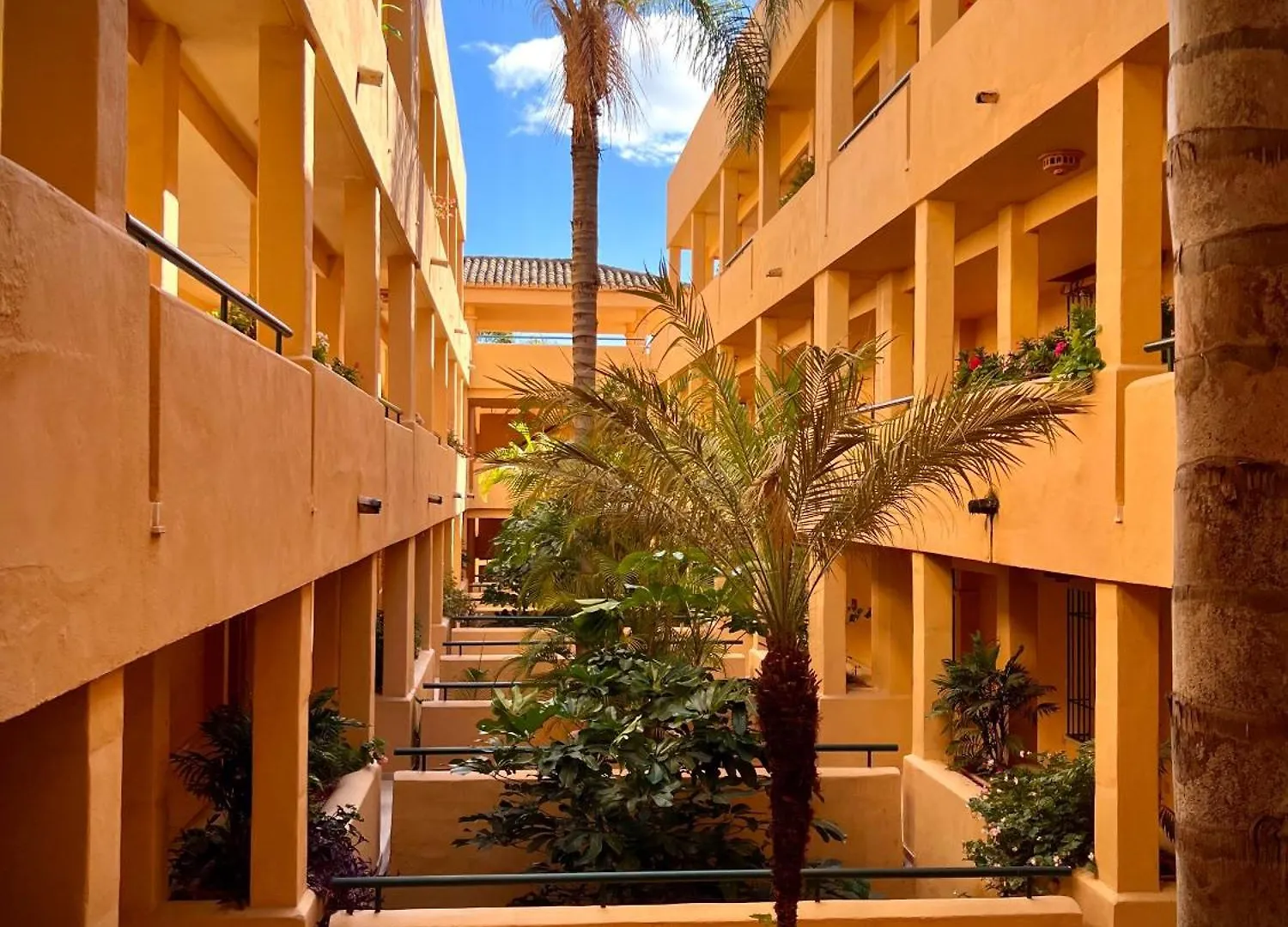 Marbella 2-Bed Apartment 0*,